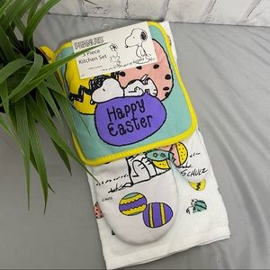 Snoopy 3 Piece Kitchen set, oven mitts, kitchen towel set Easter New